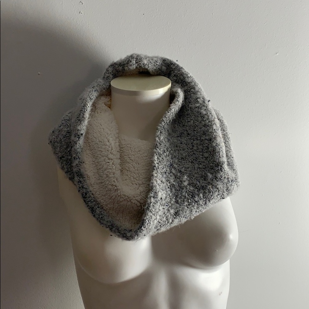 Grey Fleecy Neck Warmer .